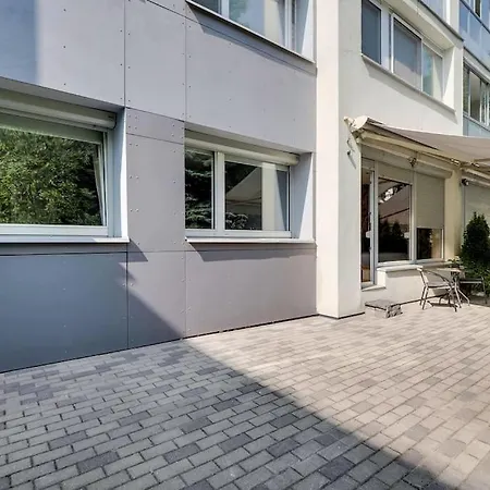 Cozy Terrace City Center Parking Apartment *