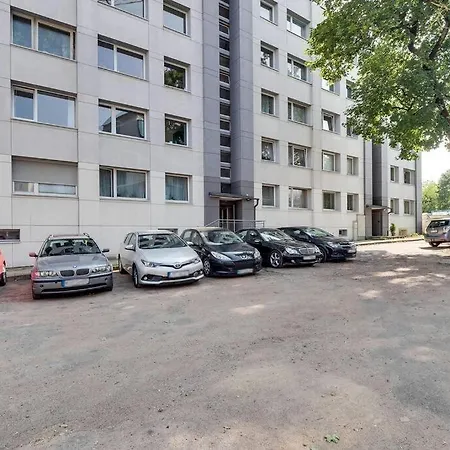 Cozy Terrace City Center Parking Apartment